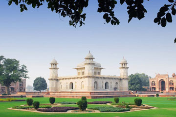 Taj Mahal Sunrise tour from Delhi by Car